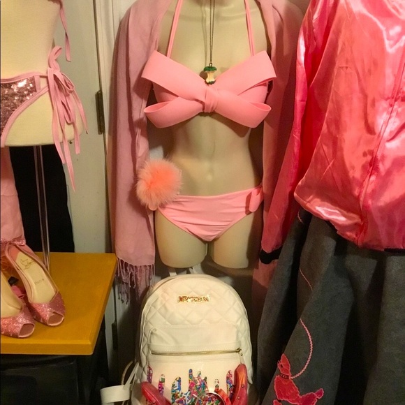 Spring Break Theme Pink Belly Bikinis 💞🖤💞🖤💞🖤 - Picture 4 of 15